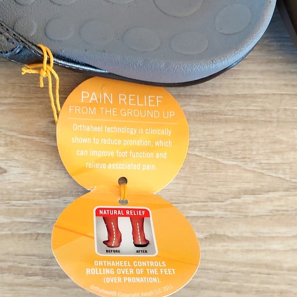 Orthaheel Gray Metallic Thong Sandals with Silver-tone Accents US 6/EUR 37 - Picture 6 of 8